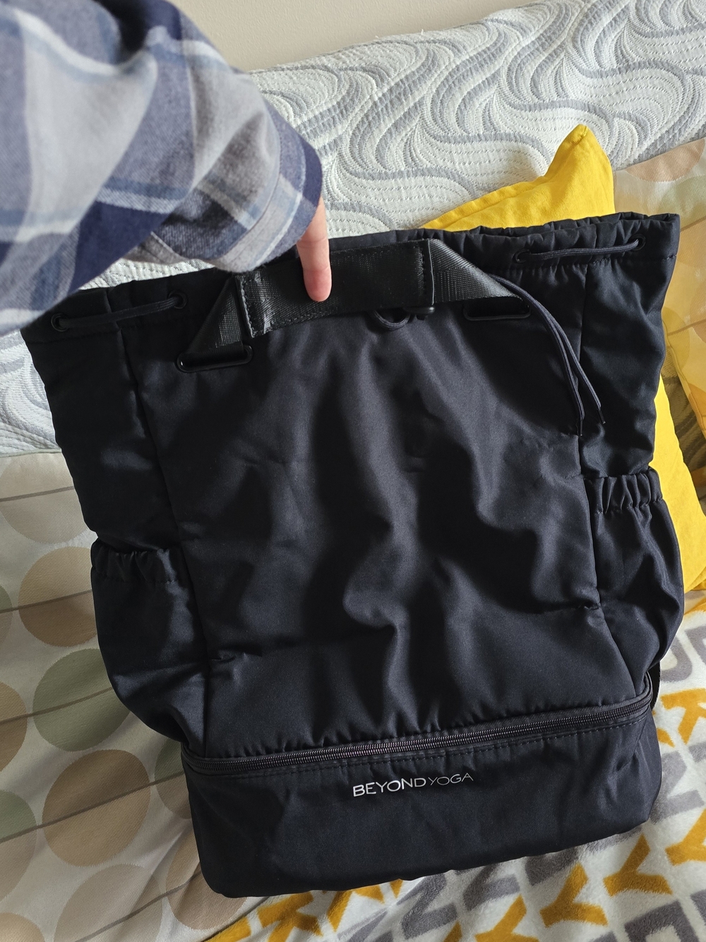 Beyond Yoga Black Sport/Gym/Yoga Bag with Pocket For Shoes/bottle
